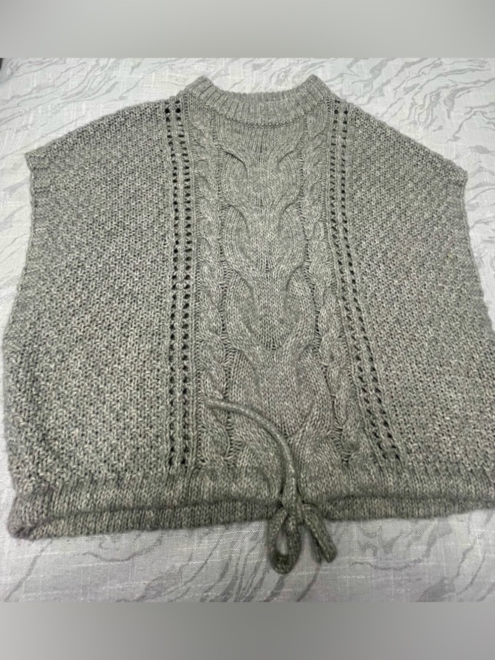 Universal Thread Chunky Cable Knit Sweater in Heather Gray